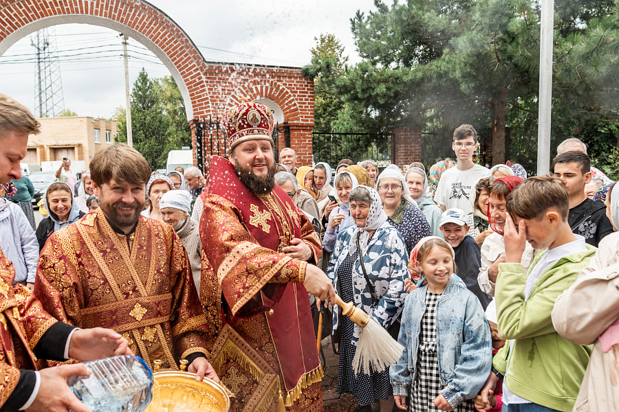 Архиерейское богослужение в храме мучеников Флора и Лавра села Ям г.о. Домодедово